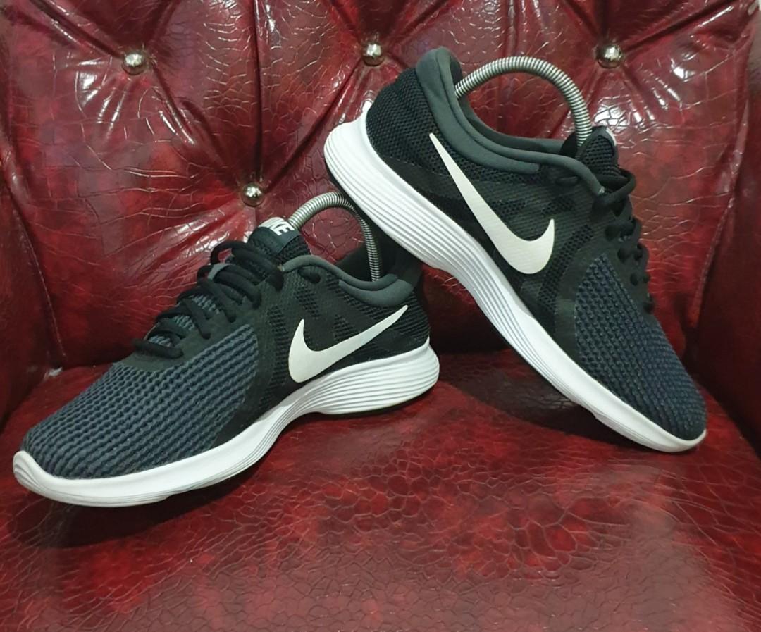 Harga sepatu nike revolution 4 deals