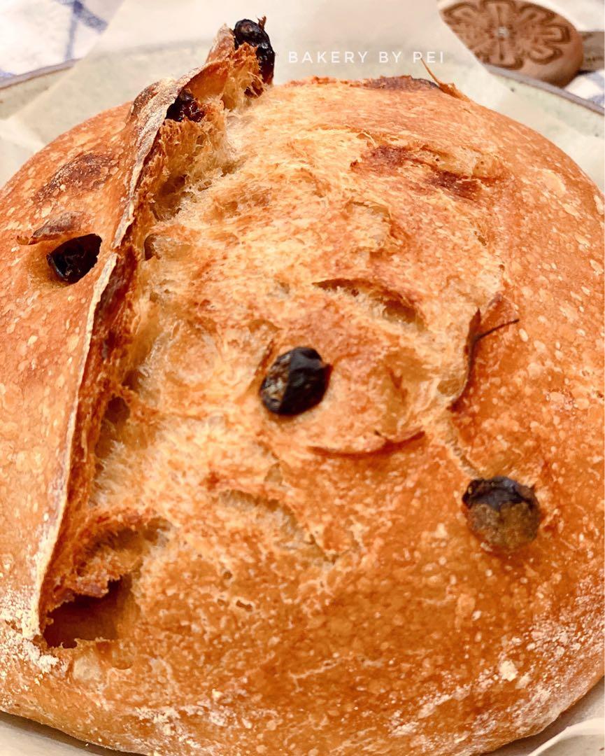 Raisins Sourdough, Food & Drinks, Homemade Bakes on Carousell