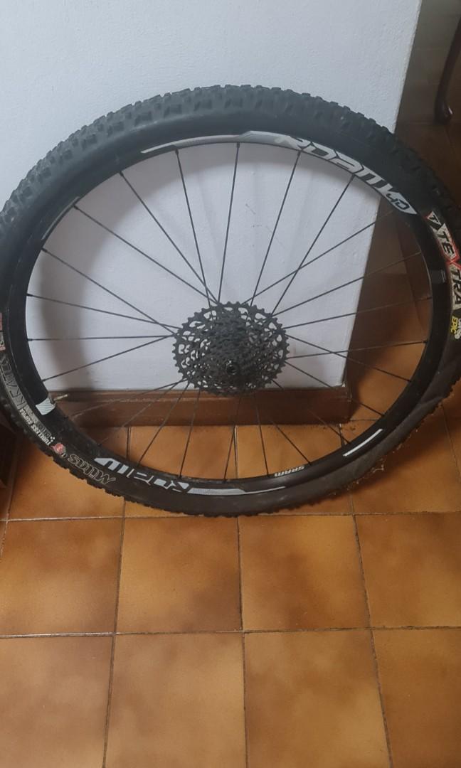 SRAM Roam 40 alloy 29in wheel Sports Equipment Bicycles Parts