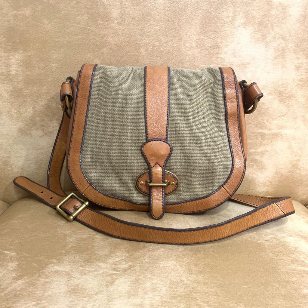 Tas fossil vri flap Fesyen Wanita Tas Dompet di Carousell