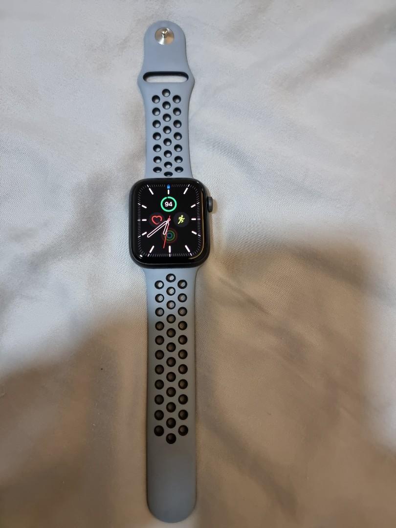 Apple Watch SE 44mm Nike GPS, Mobile Phones \u0026 Gadgets, Wearables \u0026 Smart  Watches on Carousell