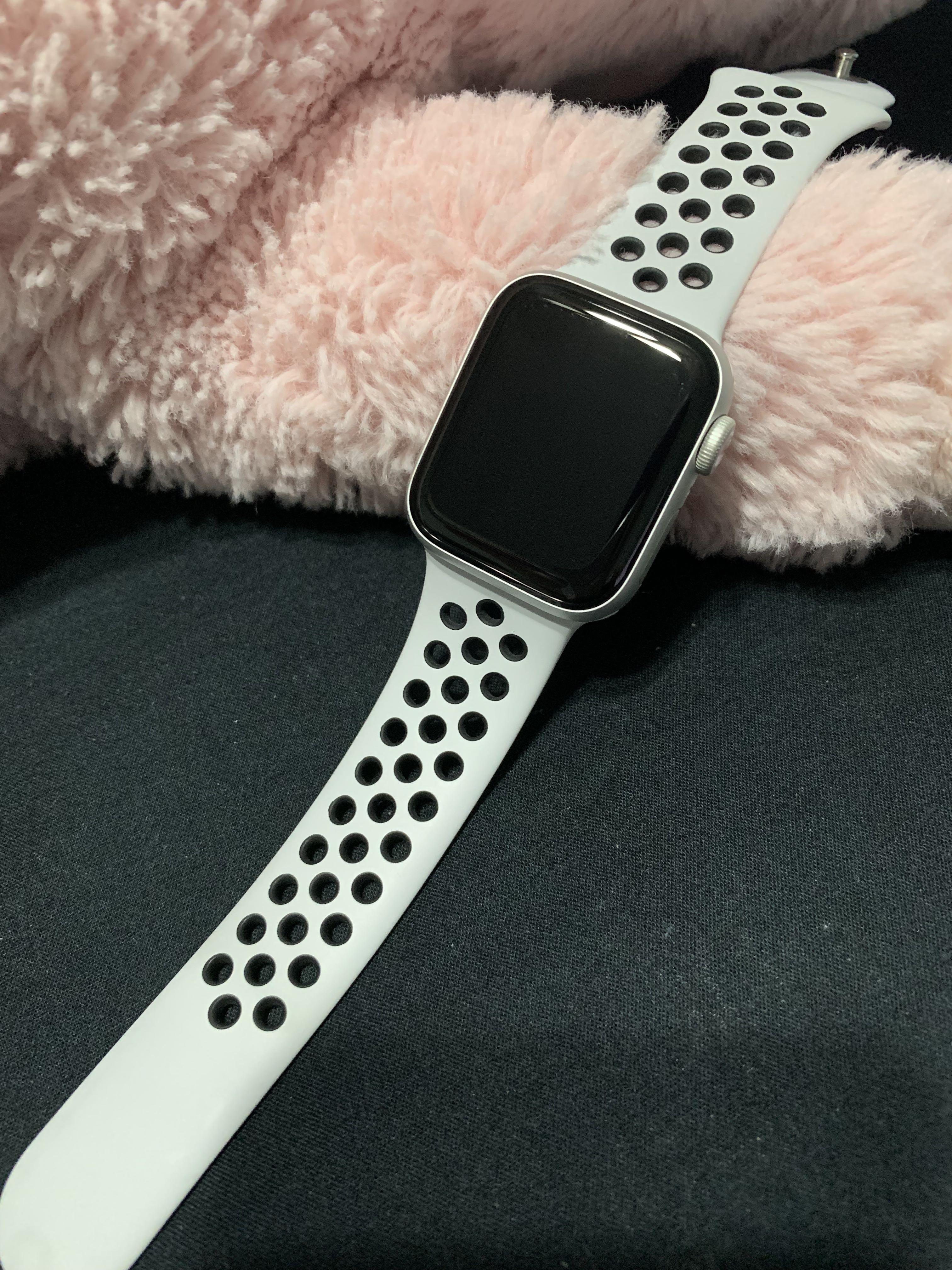 Nike apple watch hotsell series 5 white