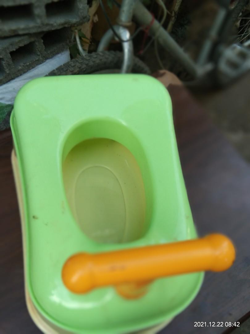 Bayby portable toilet (Category: Toilet Training) located in Quezon City. Submitted by eilgaraje (Listing ID 1132923937, Image 3). Description: As posted used in good condition.