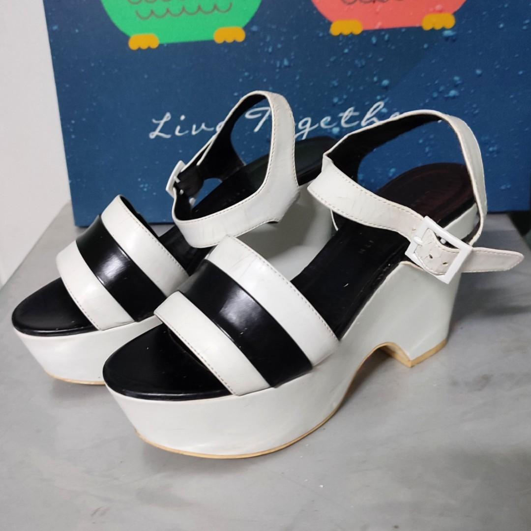 Black Patent Crossover Strap Platform Sandals - CHARLES & KEITH AW