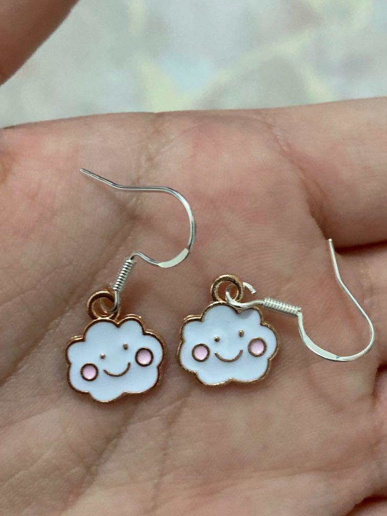 cloud earring (Category: Earrings) located in Singapore. Submitted by hmhmhmhm.882 (Listing ID 1133027673, Image 1). Description: .