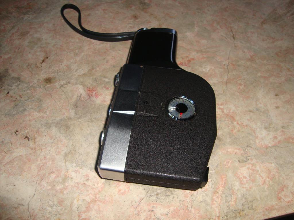 Fujica Single 8 P1 Vintage Camera (Category: Video Cameras) located in Manila. Submitted by parokya_ni_edgar (Listing ID 1133010633, Image 3). Description: In Good Condition: no issues Japan Made Bag Operated 4pcs AA Batteries ( not included )_ 8mm cine camera, Fujica Single-8 P1 camera. Uses Fuji proprietary Super 8 film cassettes. Fujinon 1.8 / 11.5mm lens. Made by Fuji Photo Optical Co. Ltd., between 1965 and 1977. Cine camera for Single 8 fil