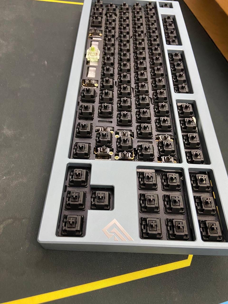 Geonworks F18x Keyboard (Baby Blue + PC + Hotswap), Computers & Tech