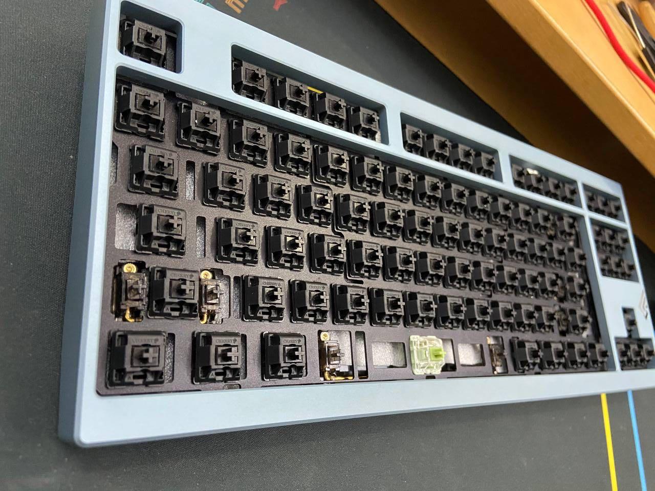 Geonworks F18x Keyboard (Baby Blue + PC + Hotswap), Computers & Tech