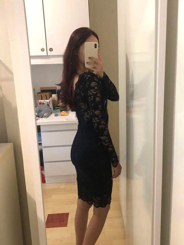 H&m lace v outlet neck dress