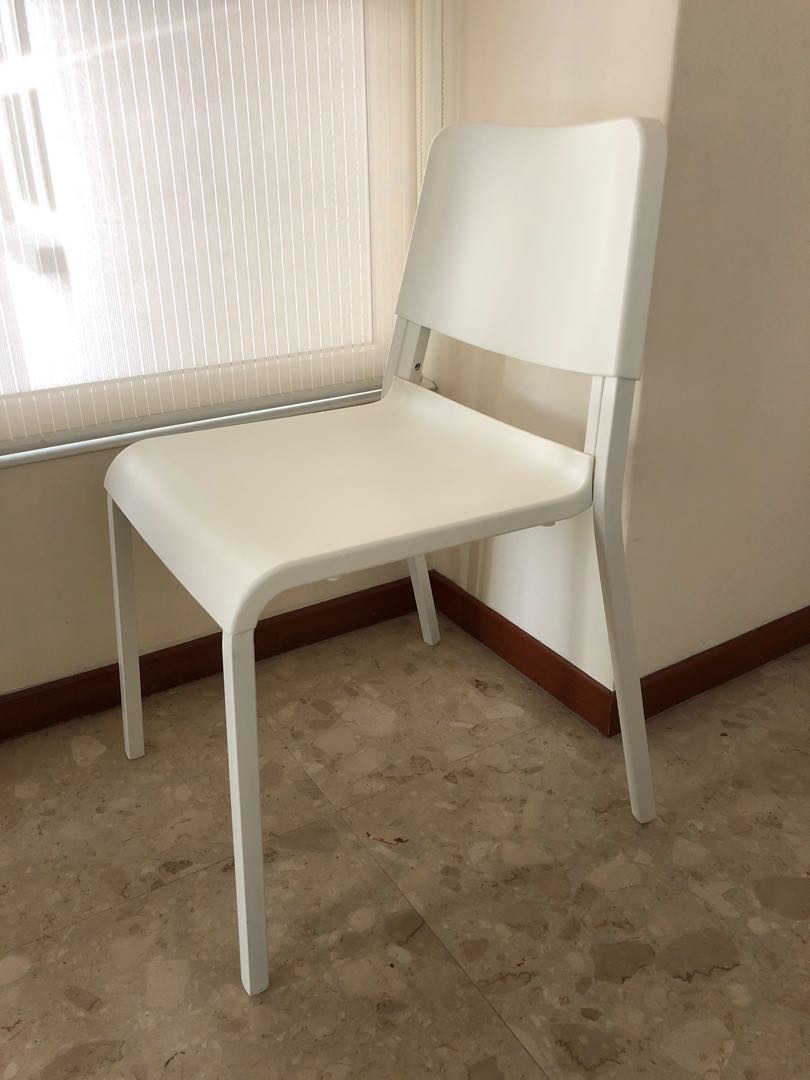 Teodores chair deals white