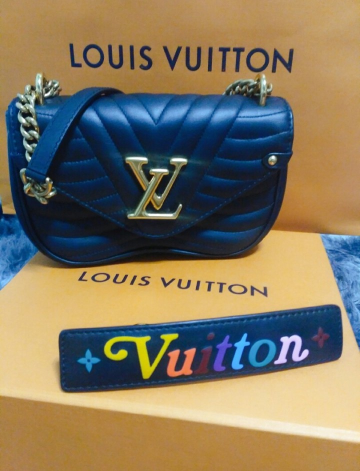 Louis Vuitton 2018 New Wave Chain Bag MM - Blue Shoulder Bags, Handbags -  LOU221139