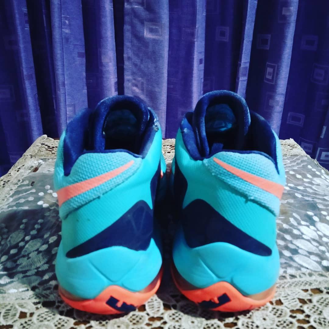 Lebron james discount flywire shoes