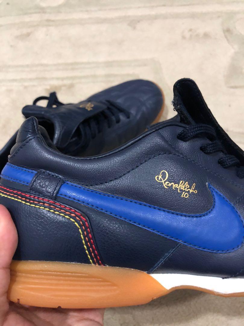 nike tiempo ronaldinho indoor