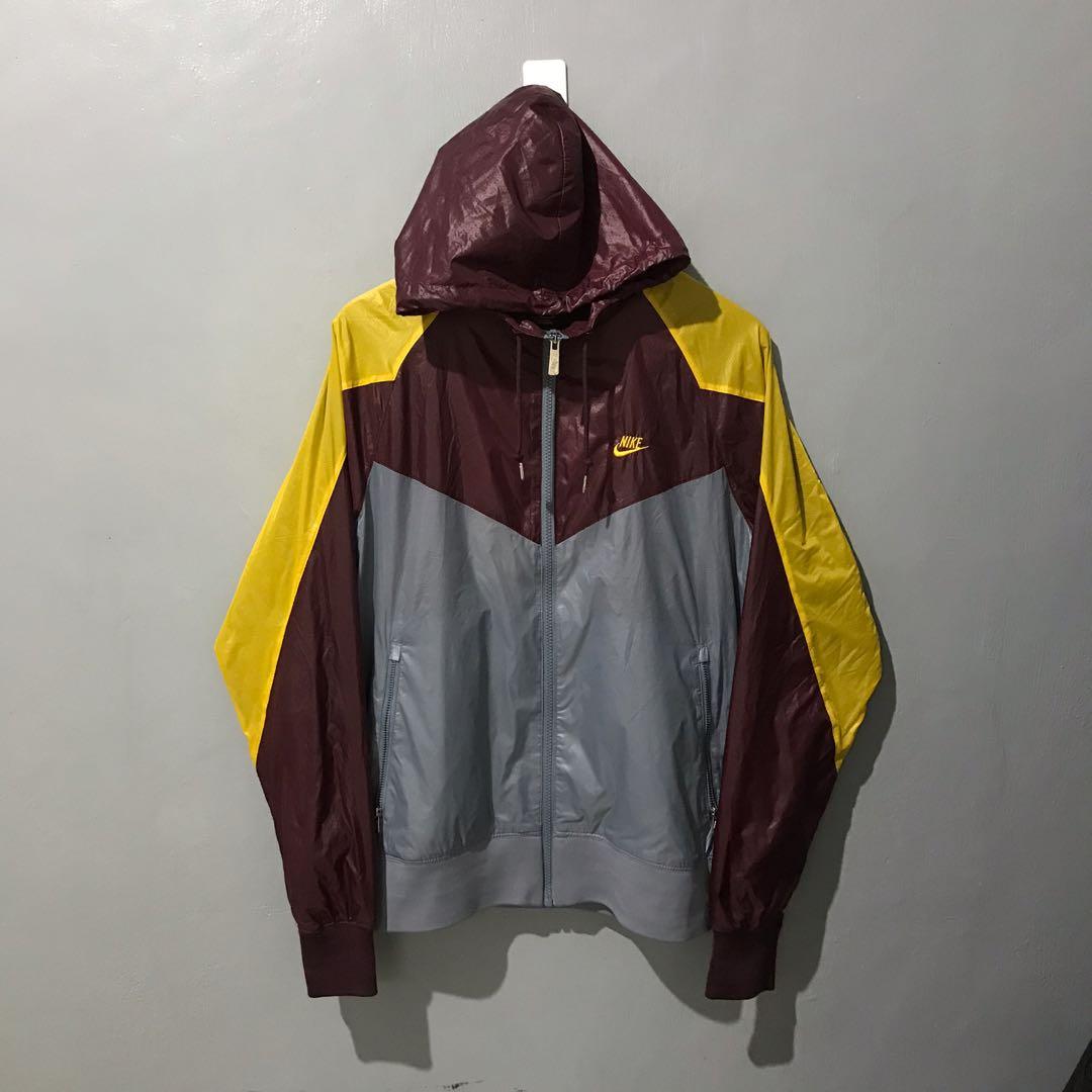 Nike sales windrunner tricolor