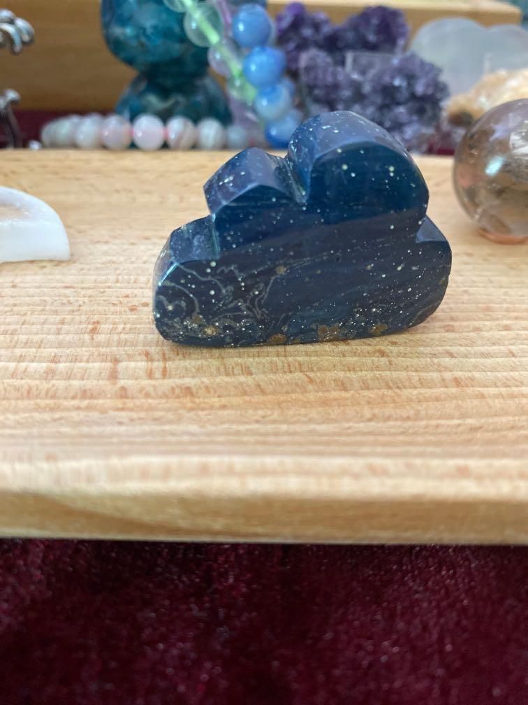 Sieber Agate Cloud (Category: Precious Stones) located in Singapore. Submitted by clearhycloset (Listing ID 1132978950, Image 2). Description: PRICE REDUCED. please do help me to clear my old crystals! approx 4.5cm across. Normal Postage at $1.80 .