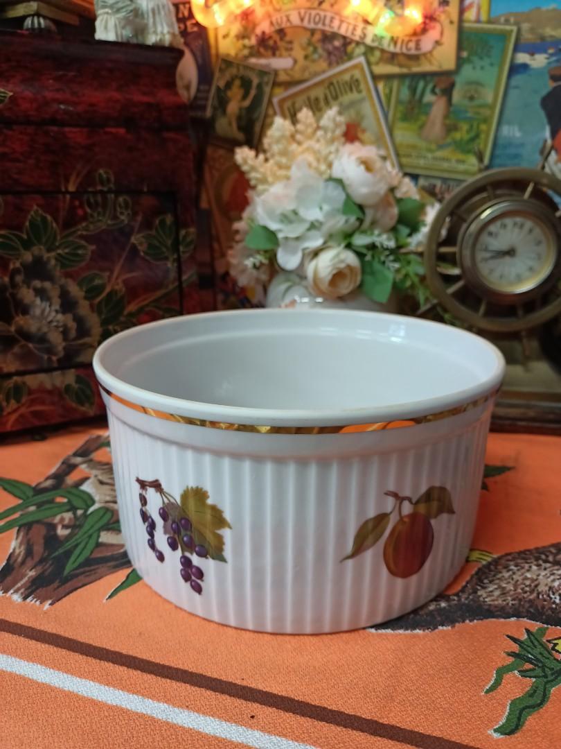 Souffle dish by Royal Worcester evesham 1961 large size england