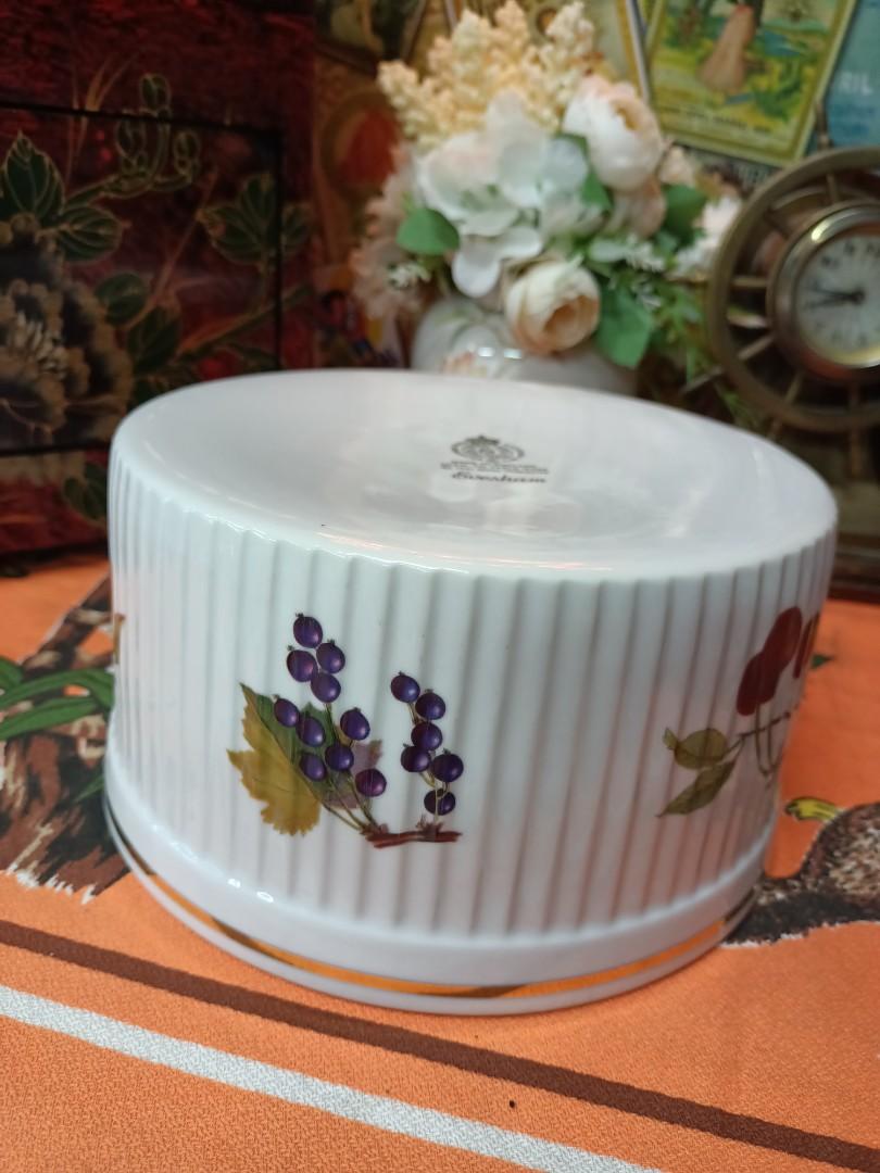 Souffle dish by Royal Worcester evesham 1961 large size england