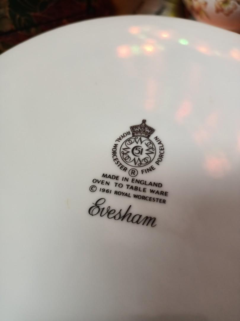 Souffle dish by Royal Worcester evesham 1961 large size england