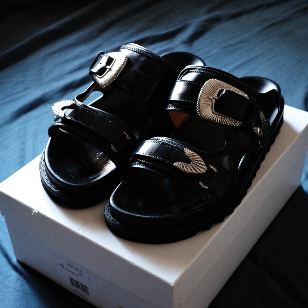 Toga virilis sandals store