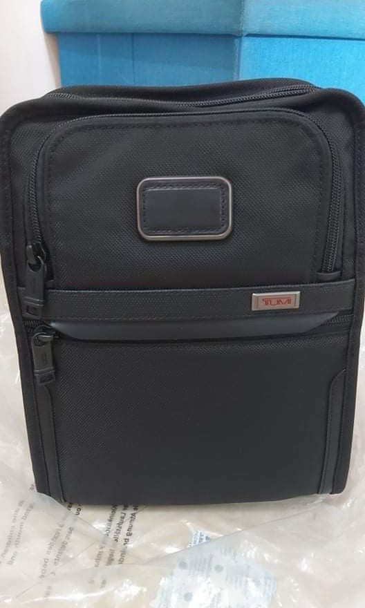 TUMI ORGANIZER TRAVEL TOTE, Luxury, Bags & Wallets on Carousell