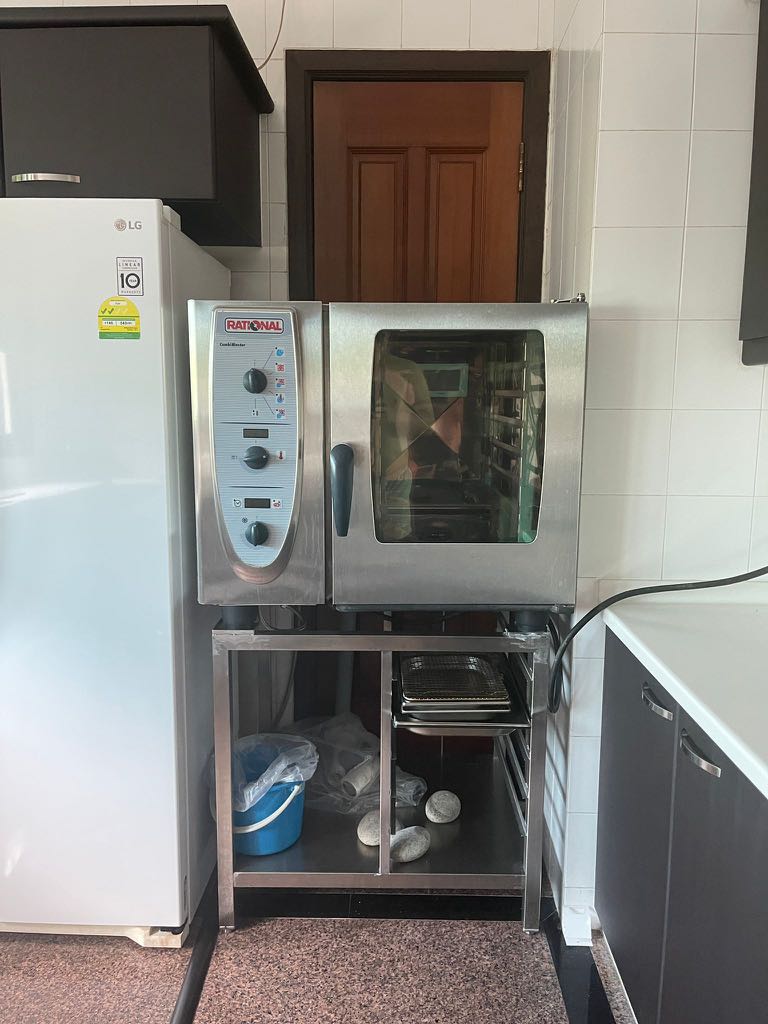 Very New!! Rational 6 Trays Combi Oven Electric/ Rental of commercial