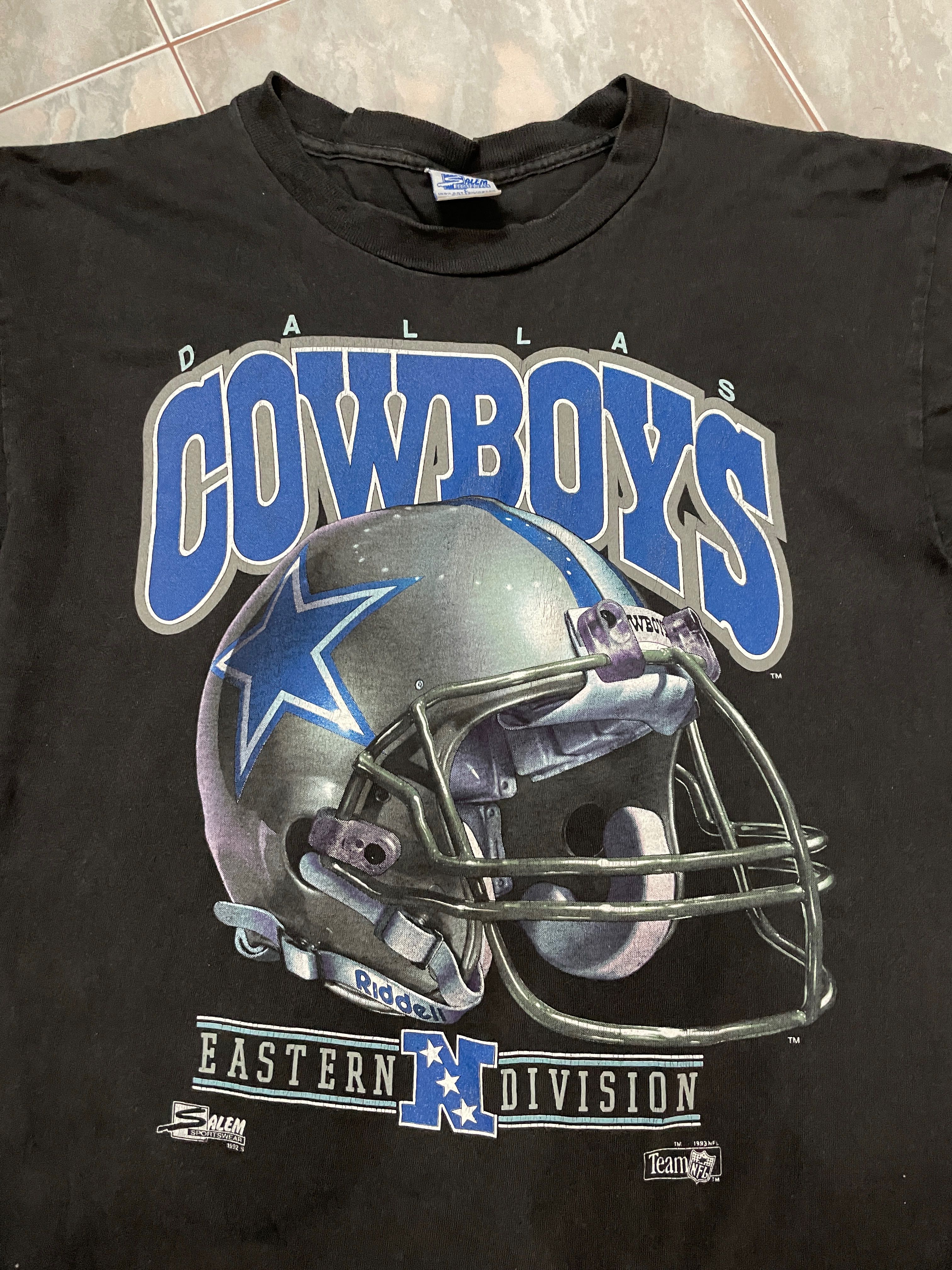 Vintage Dallas Cowboys football t shirt, Men's Fashion, Tops & Sets, Tshirts  & Polo Shirts on Carousell