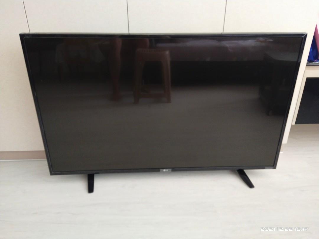 49" second hand smart Tv, Furniture & Home Living, Furniture, TV