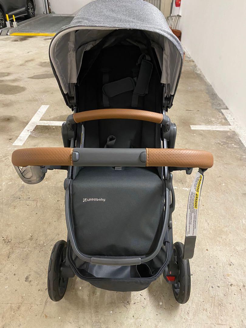 Almost New Uppababy Vista V2 Greyson double stroller with travel bag