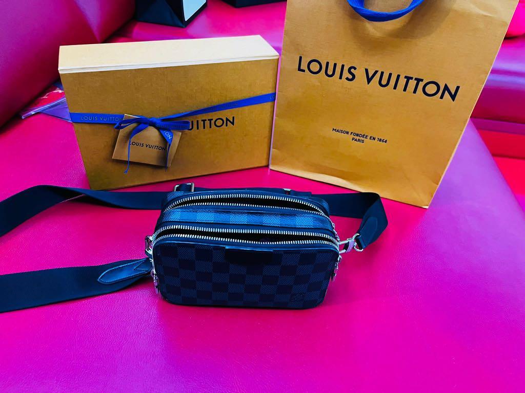 Louis Vuitton LV Alpha wearable wallet Black Leather ref.500315 - Joli  Closet