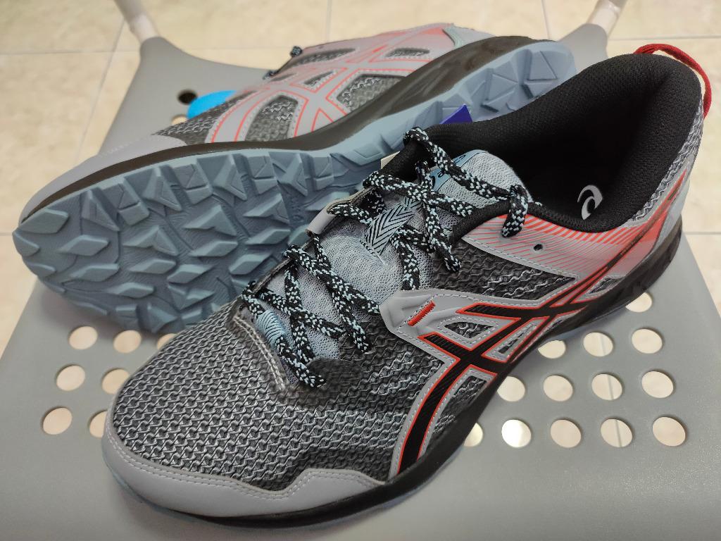 kasut hiking asics - John North