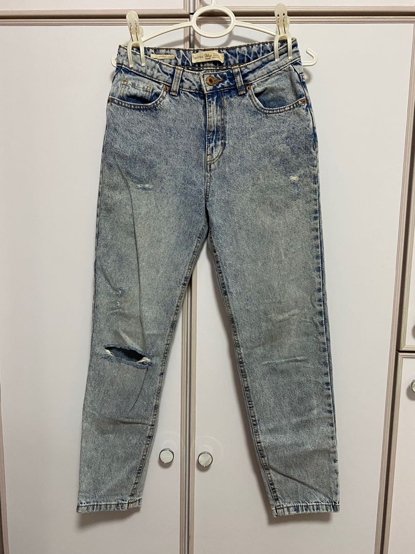 Bershka Jeans Mom Fit, Women's Fashion, Bottoms, Jeans \u0026 Leggings on  Carousell