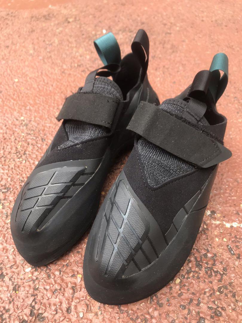 Black Diamond Zone LV Bouldering Climbing Shoes, Sports Equipment, Other  Sports Equipment and Supplies on Carousell