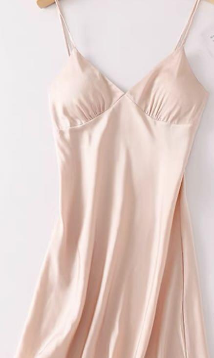 Bride Bathrobe (Category: New Undergarments & Loungewear) located in Singapore. Submitted by wadangee (Listing ID 1133161721, Image 2). Description: Full set with inner dress .