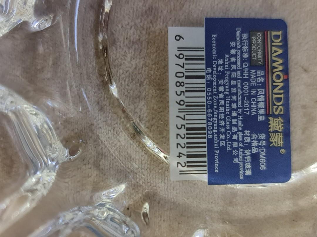 Candy ware (Category: Coffee & Tea Tableware) located in Puchong. Submitted by smiling_sailor (Listing ID 1133277772, Image 3). Description: Glass candy ware with diamonds shape, very presentable if serving on the table..