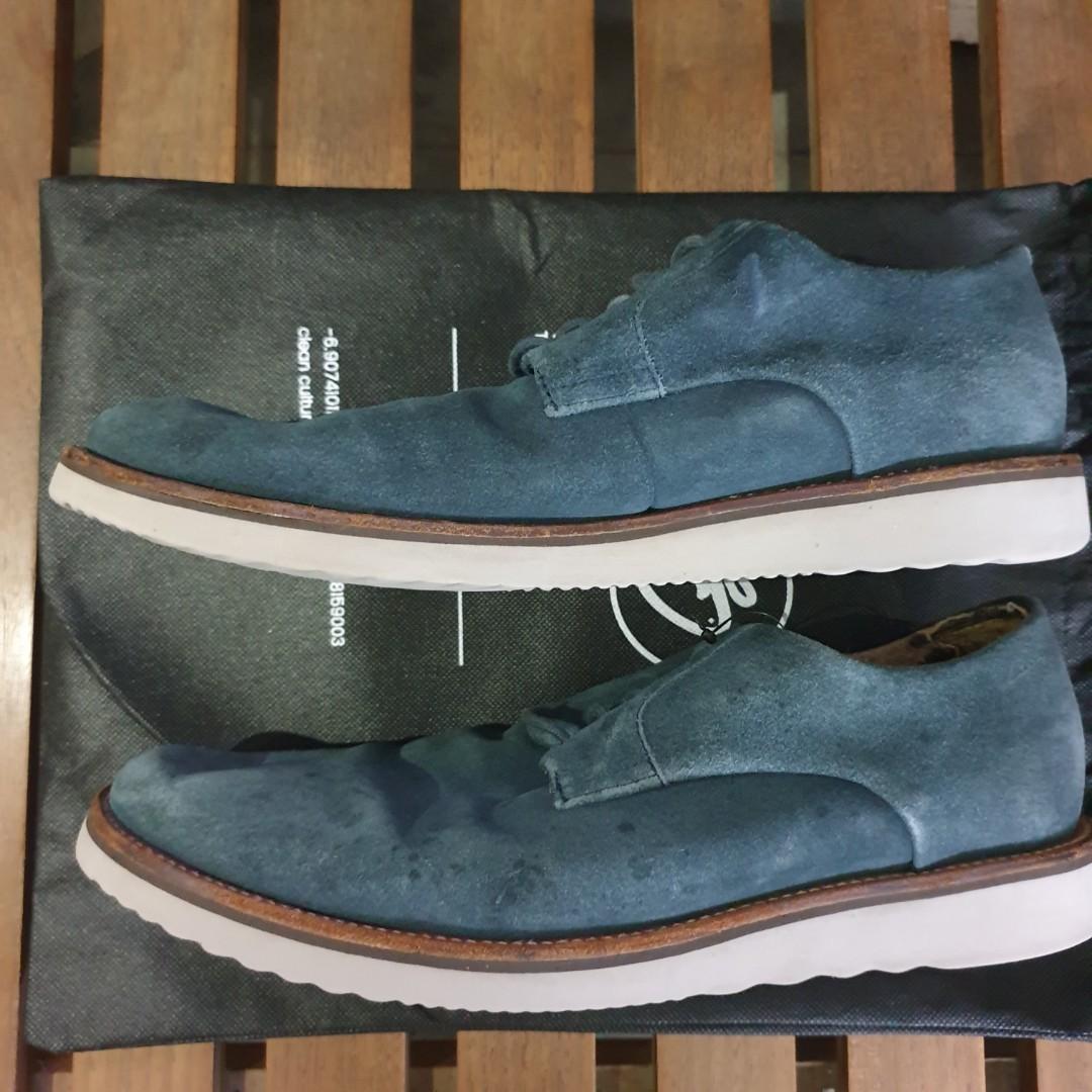 Clarks freely turn outlet
