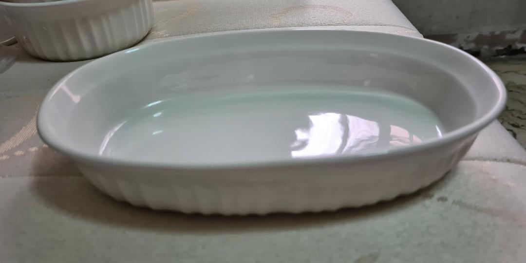 French White 23-ounce Oval Baking Dish with Lid