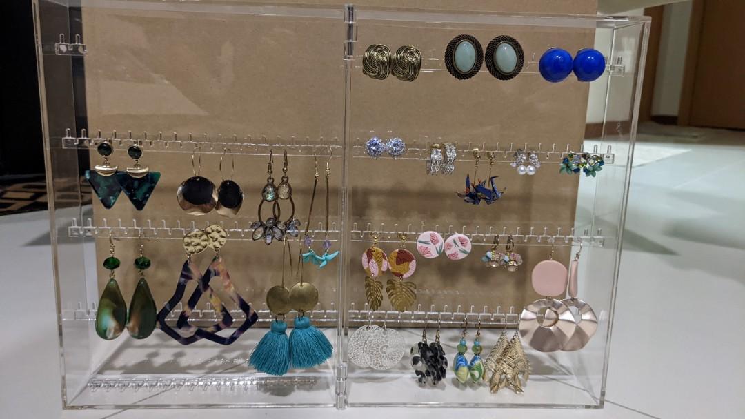 Kendra scott earring holder online