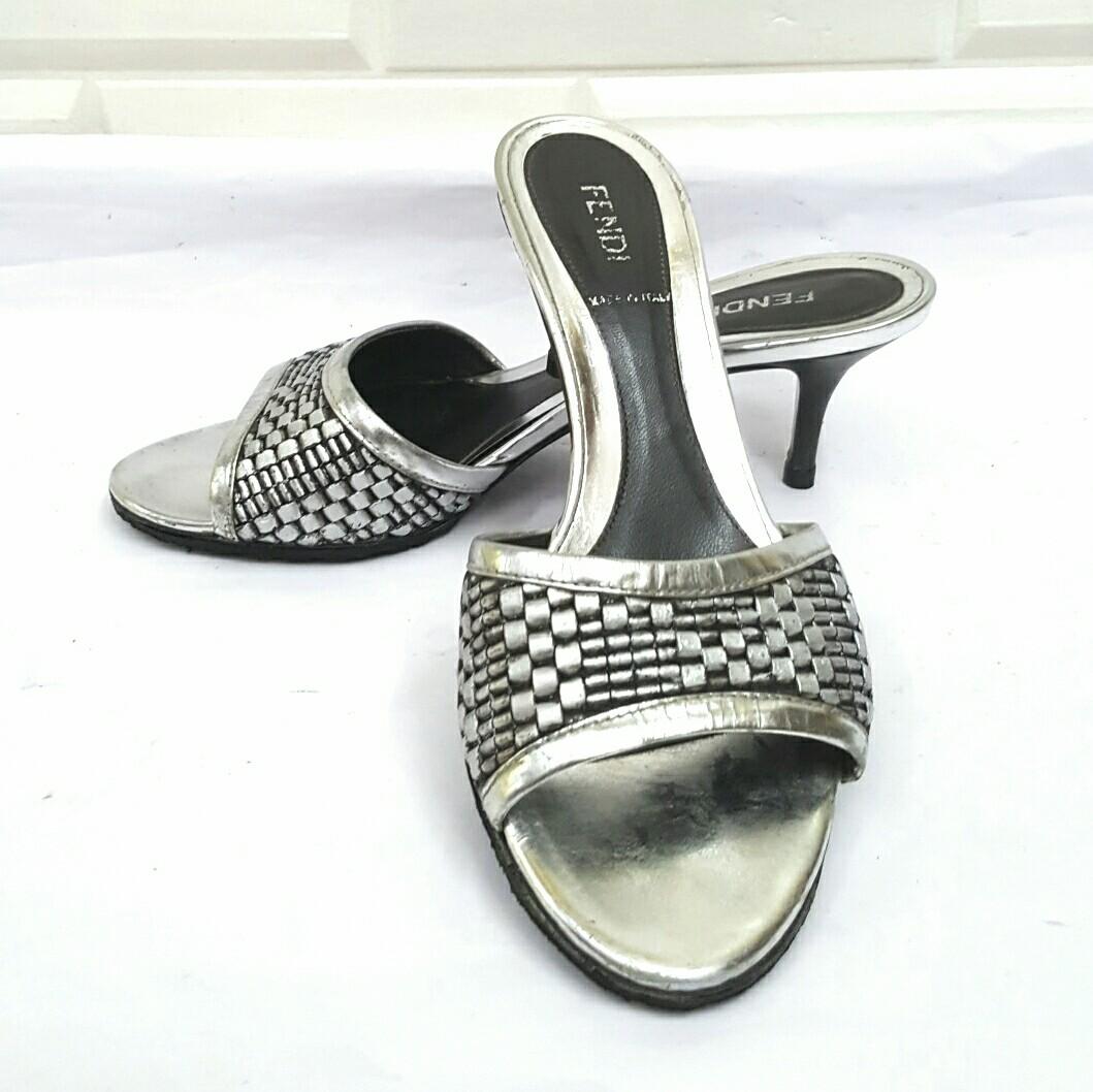Silver sales fendi slides