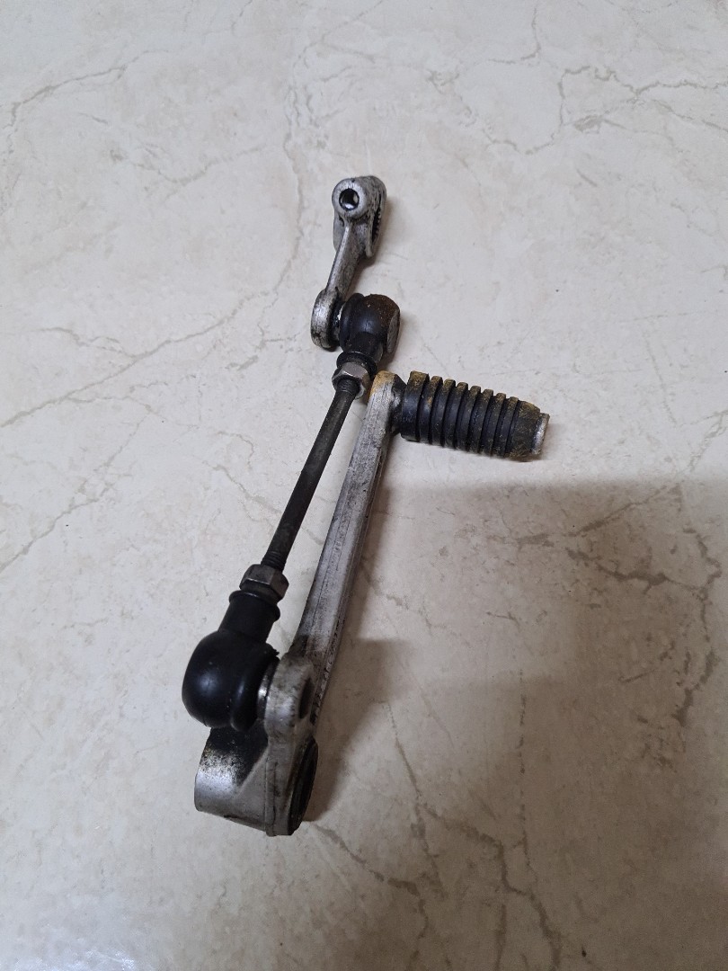 GSR 400/600 gear shifter assembly, Motorcycles, Motorcycle Accessories