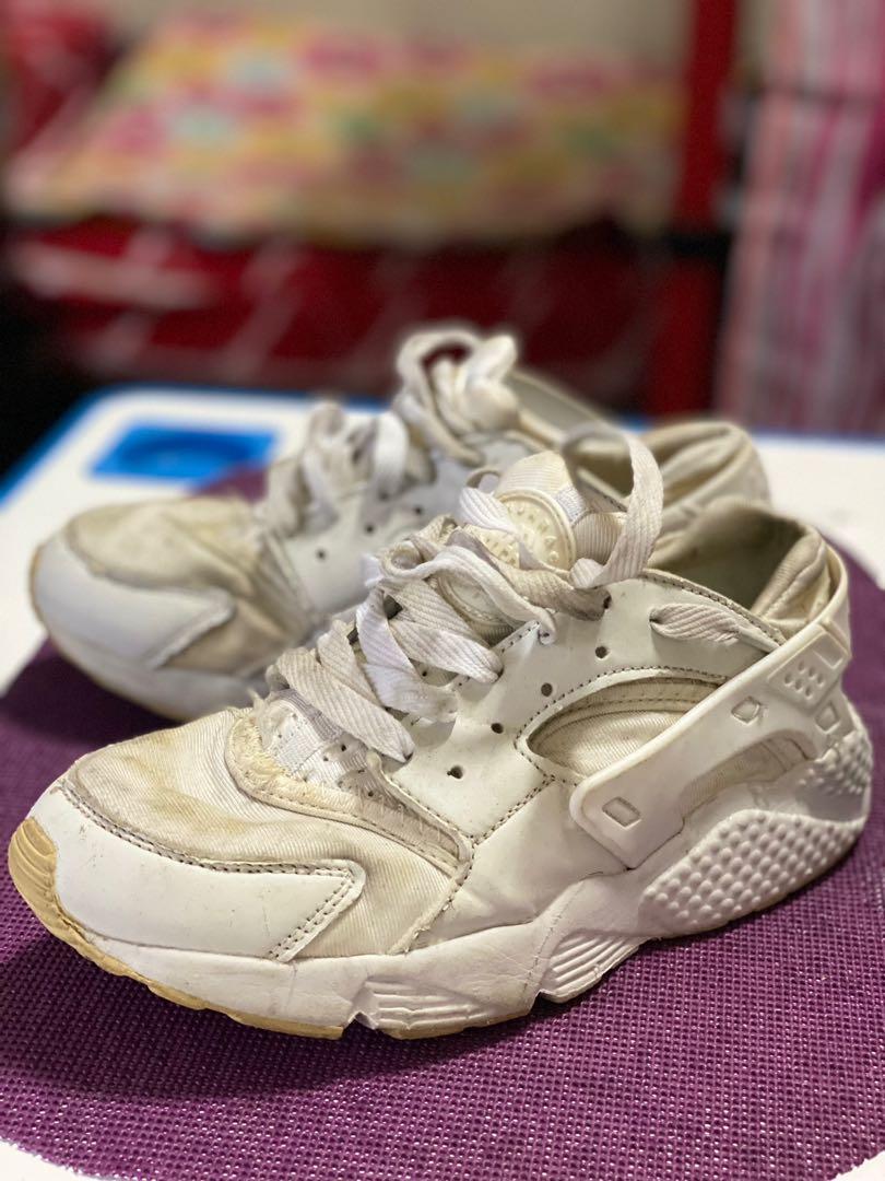 Nike huarache kids gold hotsell