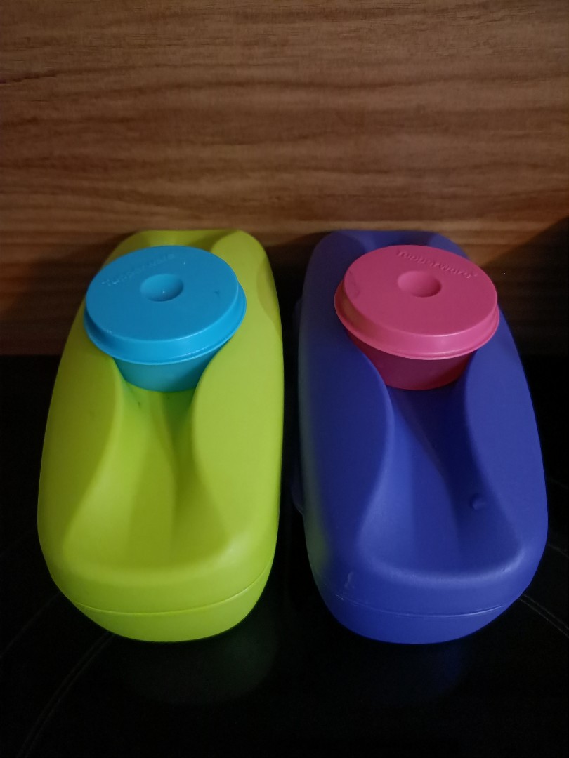 Like New! Tupperware lunch box with separate (leakproof) sauce ...
