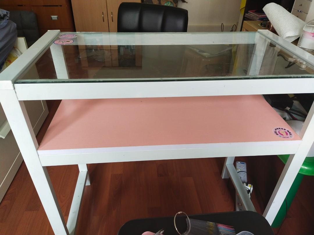 manicure/study table (Category: Tables & Sets) located in Singapore. Submitted by b3llatrix (Listing ID 1133156449, Image 1). Description: got scammed by the seller lol. took a pic from the internet but when i received it it was not true to the pic at all. can negotiate. Pm for pics of defects courier can be arranged.