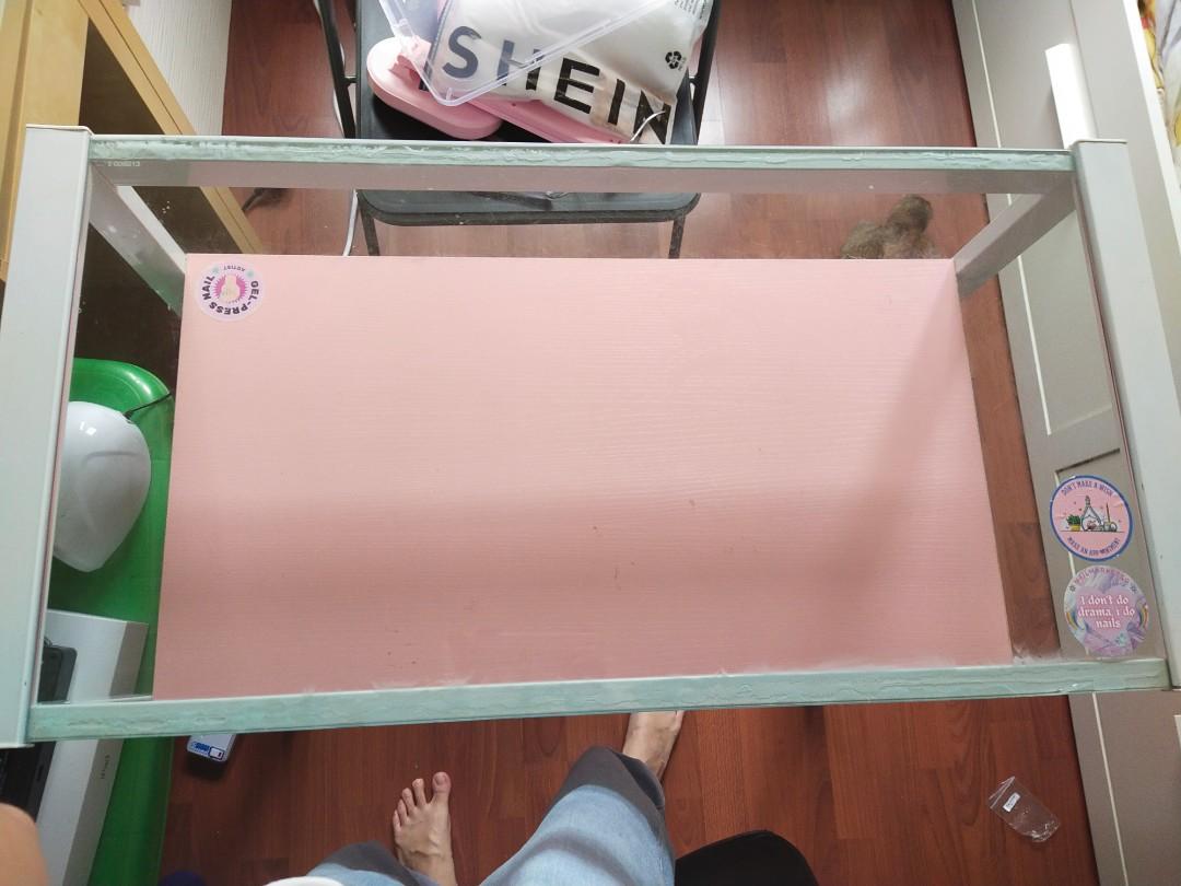 manicure/study table (Category: Tables & Sets) located in Singapore. Submitted by b3llatrix (Listing ID 1133156449, Image 2). Description: got scammed by the seller lol. took a pic from the internet but when i received it it was not true to the pic at all. can negotiate. Pm for pics of defects courier can be arranged.