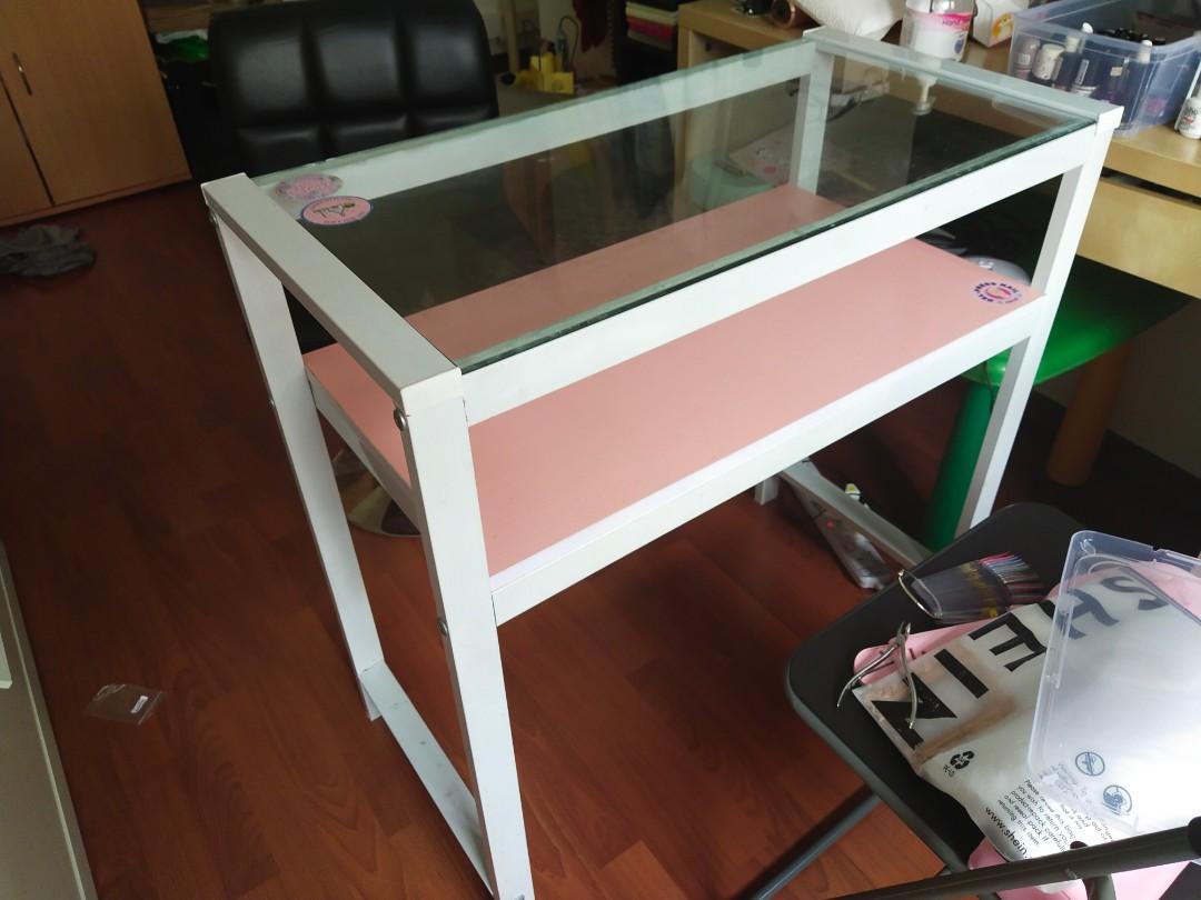 manicure/study table (Category: Tables & Sets) located in Singapore. Submitted by b3llatrix (Listing ID 1133156449, Image 3). Description: got scammed by the seller lol. took a pic from the internet but when i received it it was not true to the pic at all. can negotiate. Pm for pics of defects courier can be arranged.