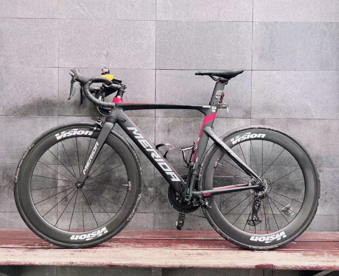 Merida Reacto Aero Roadbike 105 Group Set with New Carbon 60mm