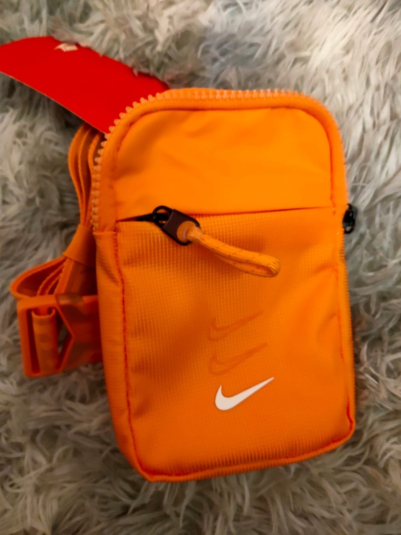 nike essential body
