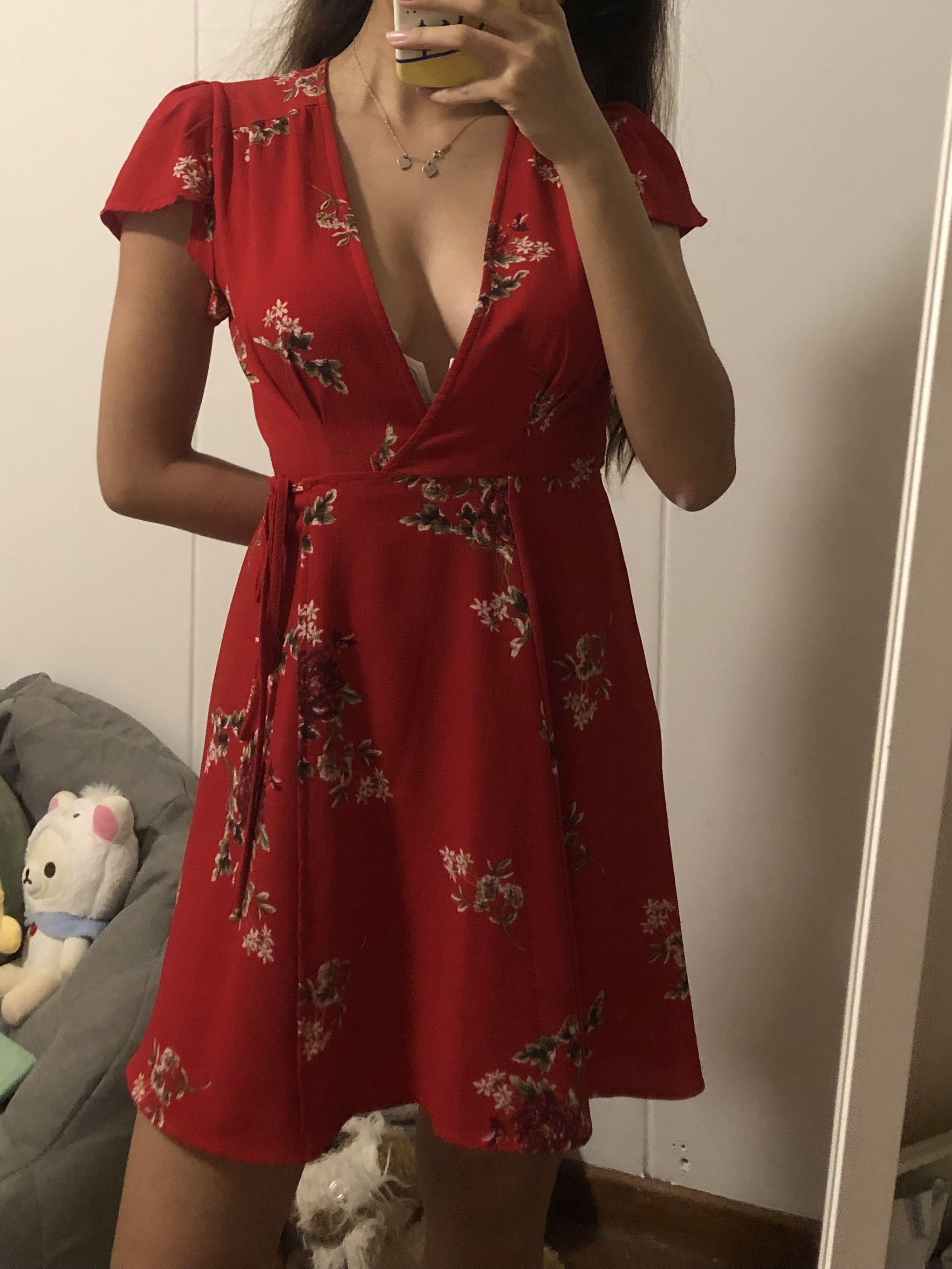 red_floral_wrap_dress_xsm_1640272619_fb4e1c08_progressive.jpg