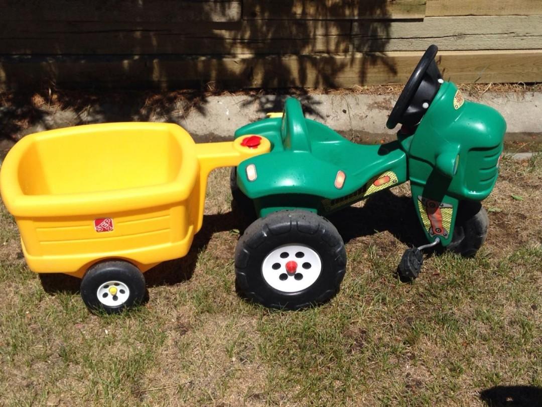 Step 2 Tractor and Trailer, Hobbies & Toys, Toys & Games on Carousell
