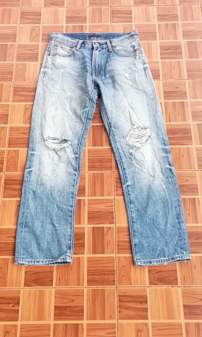 Uniqlo Ripped Jeans Regular, Fesyen Pria, Pakaian , Bawahan di Carousell