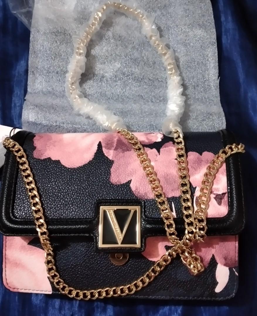 What's in my Bag? Victoria's Secret Shoulder Tote in Orchid Blush 